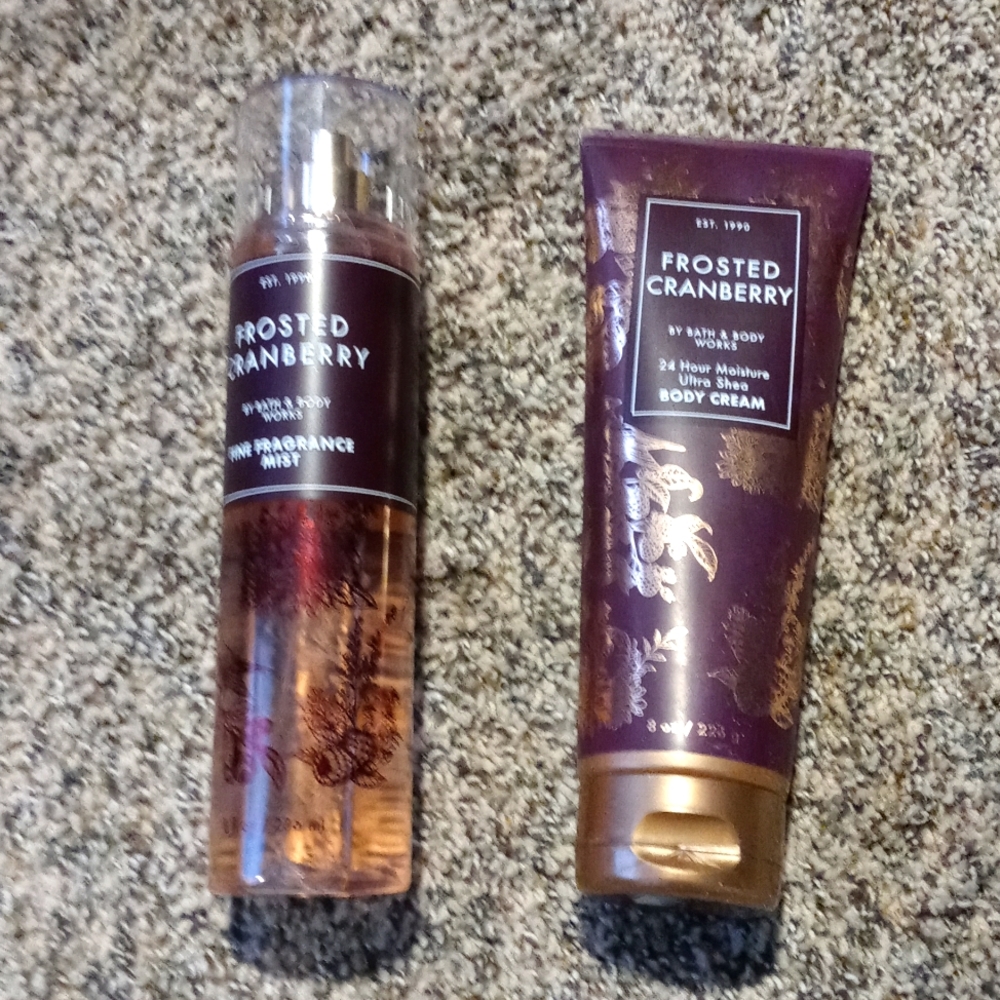 Frosted cranberry body spray and body cream